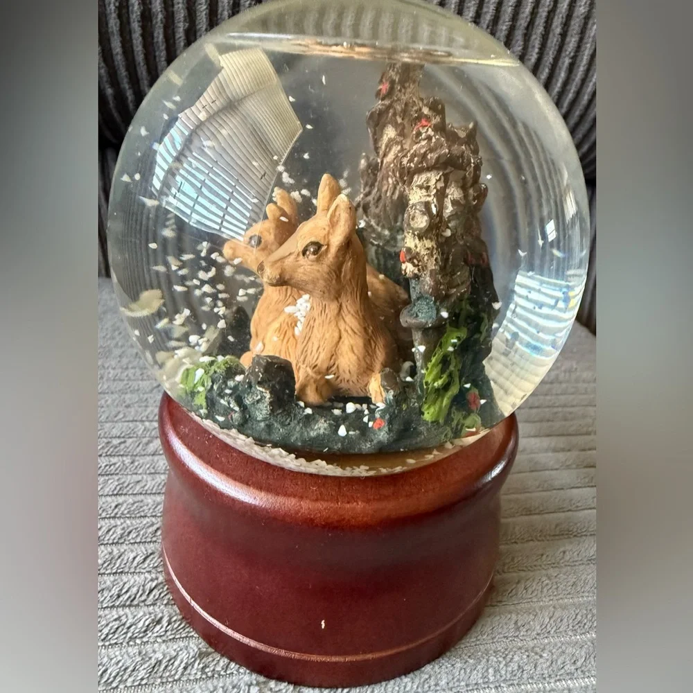 VTG Silvestri Deer Snow Globe with Wooden Base Musical Christmas Holiday Box